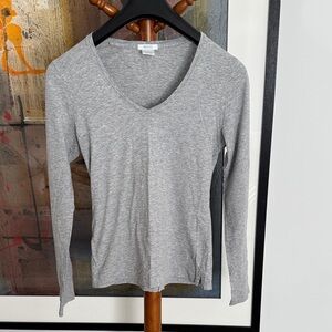 Aeve Women’s V-Neck Long Sleeve Top